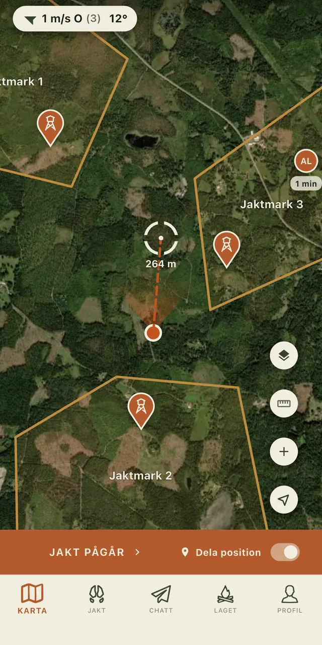 Kartan i JaktPasset med lagets jaktmarker och pass, en jägare i laget, vinden och avståndet från din position